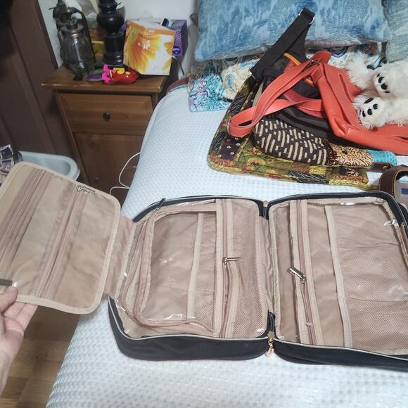 NISHEL EUC BLACK QUILTED TRAVEL JEWELRY COSMETICS  ORGANIZER BAG 4 SECTS - Picture 5 of 12